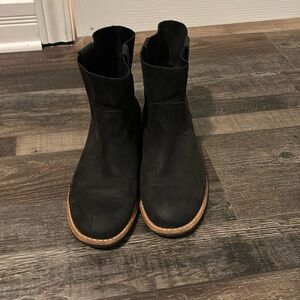 Roots leather tribe boots.